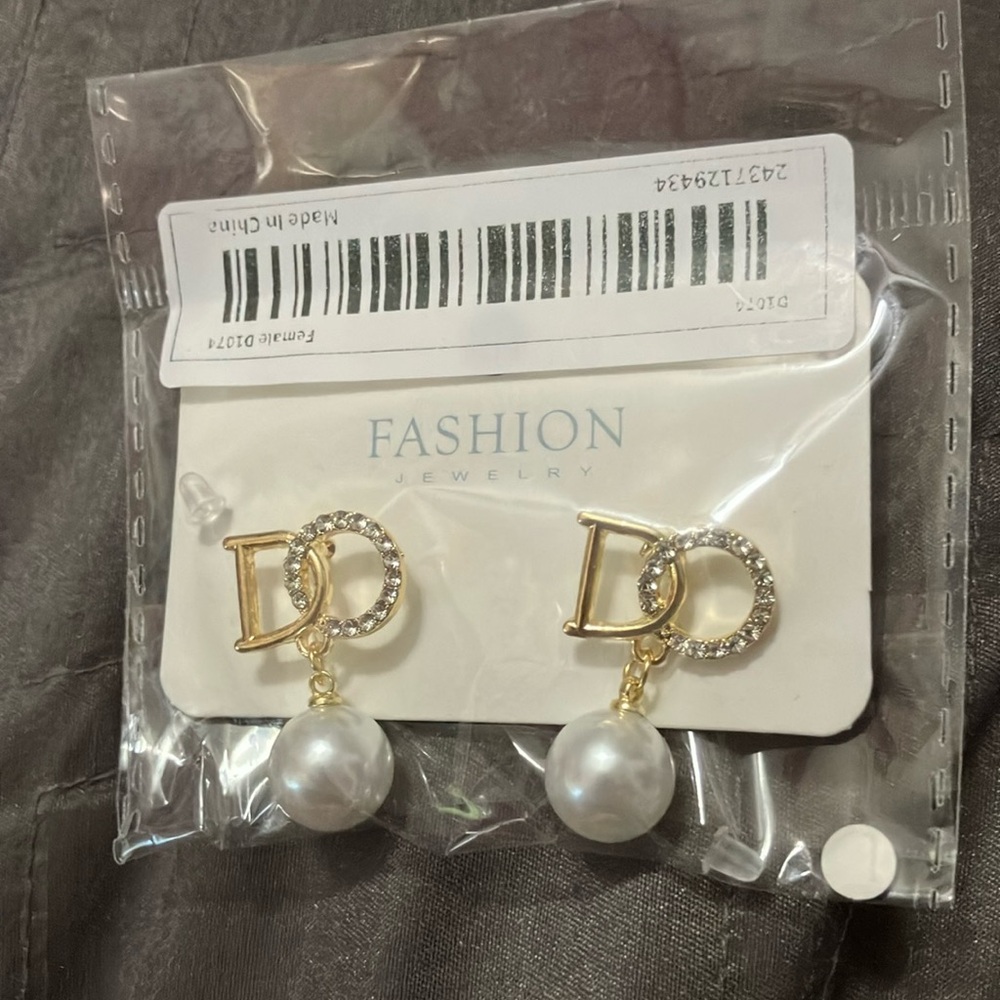 Gold tone earrings with initials DO dangle with pearl
